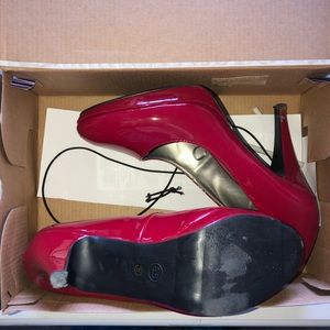 Red pumps